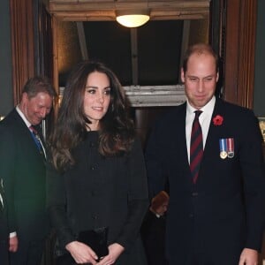 Kate Middleton et le prince William, duc et duchesse de Cambridge, lors de la soirée du Festival Royal du Souvenir, dédié à la commémoration des victimes de guerres, au Royal Albert Hall à Londres, le 12 novembre 2016.