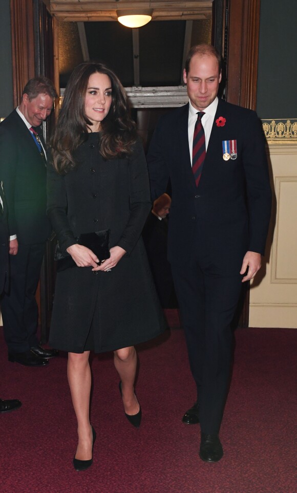 Kate Middleton et le prince William, duc et duchesse de Cambridge, lors de la soirée du Festival Royal du Souvenir, dédié à la commémoration des victimes de guerres, au Royal Albert Hall à Londres, le 12 novembre 2016.