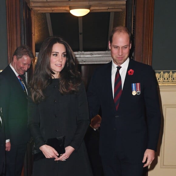 Kate Middleton et le prince William, duc et duchesse de Cambridge, lors de la soirée du Festival Royal du Souvenir, dédié à la commémoration des victimes de guerres, au Royal Albert Hall à Londres, le 12 novembre 2016.