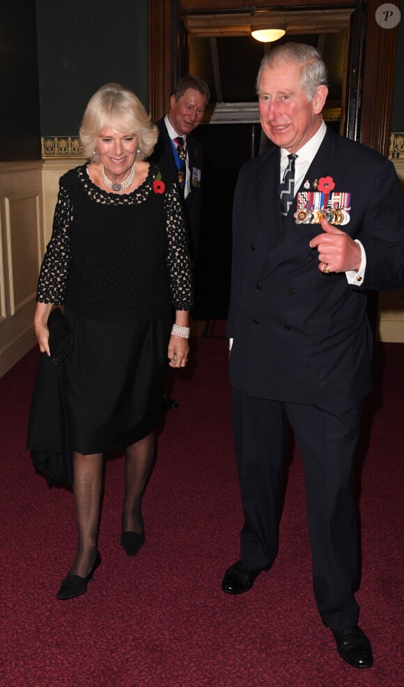 Camilla Parker Bowles, duchesse de Cornouailles, et le prince Charles lors de la soirée du Festival Royal du Souvenir, dédié à la commémoration des victimes de guerres, au Royal Albert Hall à Londres, le 12 novembre 2016.