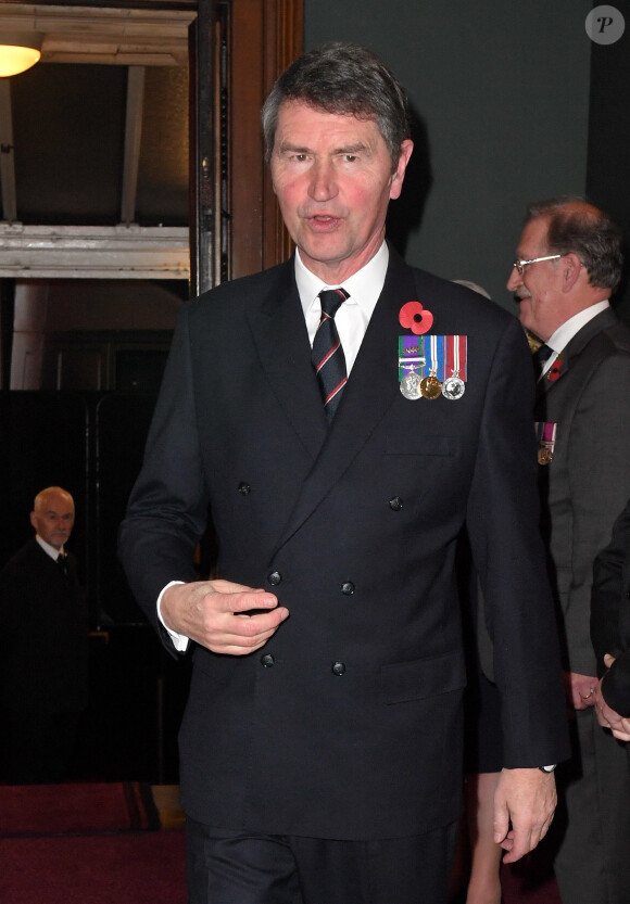 Le vice-amiral Timothy Laurence, mari de la princesse Anne, lors de la soirée du Festival Royal du Souvenir, dédié à la commémoration des victimes de guerres, au Royal Albert Hall à Londres, le 12 novembre 2016.