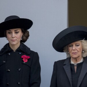 Kate Middleton, duchesse de Cambridge, Camilla Parker Bowles, duchesse de Cornouailles, et la comtesse Sophie de Wessex au balcon du Bureau des Affaires étrangères et du Commonwealth le 13 novembre 2016 à Londres, lors des commémorations du Dimanche du Souvenir (Remembrance Sunday) au Cénotaphe de Whitehall.