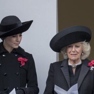 Kate Middleton, duchesse de Cambridge, Camilla Parker Bowles, duchesse de Cornouailles, et la comtesse Sophie de Wessex au balcon du Bureau des Affaires étrangères et du Commonwealth le 13 novembre 2016 à Londres, lors des commémorations du Dimanche du Souvenir (Remembrance Sunday) au Cénotaphe de Whitehall.