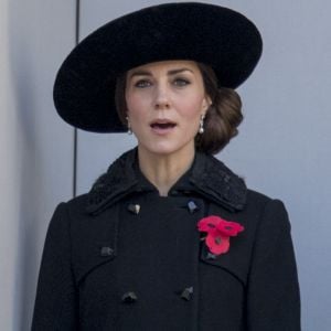 Kate Middleton, duchesse de Cambridge au balcon du Bureau des Affaires étrangères et du Commonwealth le 13 novembre 2016 à Londres, lors des commémorations du Dimanche du Souvenir (Remembrance Sunday) au Cénotaphe de Whitehall.