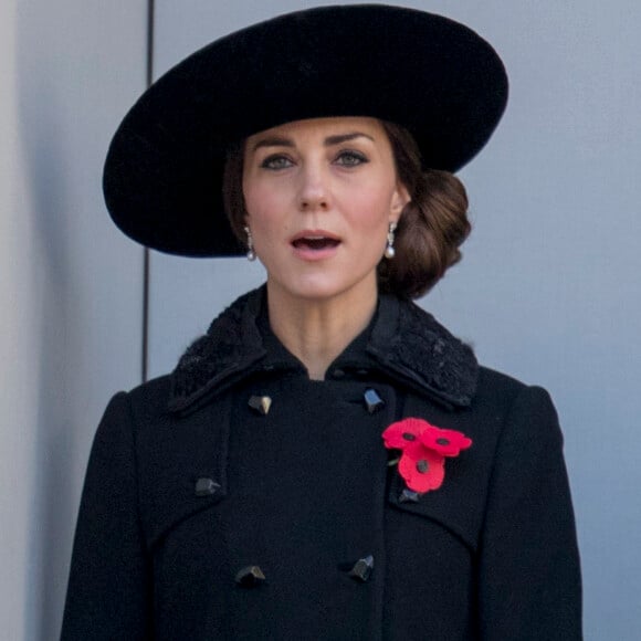 Kate Middleton, duchesse de Cambridge au balcon du Bureau des Affaires étrangères et du Commonwealth le 13 novembre 2016 à Londres, lors des commémorations du Dimanche du Souvenir (Remembrance Sunday) au Cénotaphe de Whitehall.