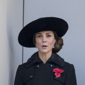 Kate Middleton, duchesse de Cambridge au balcon du Bureau des Affaires étrangères et du Commonwealth le 13 novembre 2016 à Londres, lors des commémorations du Dimanche du Souvenir (Remembrance Sunday) au Cénotaphe de Whitehall.