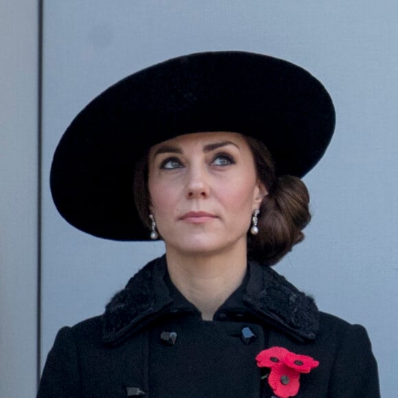 Kate Middleton, duchesse de Cambridge au balcon du Bureau des Affaires étrangères et du Commonwealth le 13 novembre 2016 à Londres, lors des commémorations du Dimanche du Souvenir (Remembrance Sunday) au Cénotaphe de Whitehall.