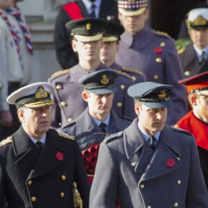 Le prince Andrew, le prince William, le prince Harry la princesse Anne, le duc de Kent et le prince Charles au Cénotaphe de Whitehall le 13 novembre 2016 à Londres, lors des commémorations du Dimanche du Souvenir (Remembrance Sunday).