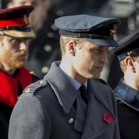 Le prince Harry, le prince William et le prince Edward recueillis au Cénotaphe de Whitehall le 13 novembre 2016 à Londres, lors des commémorations du Dimanche du Souvenir (Remembrance Sunday).