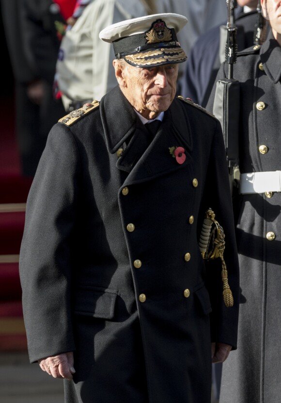 Le prince Philip, duc d'Edimbourg, au Cénotaphe de Whitehall le 13 novembre 2016 à Londres, lors des commémorations du Dimanche du Souvenir (Remembrance Sunday).