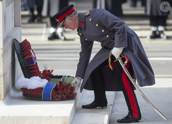 Le prince Charles dépose une gerbe au Cénotaphe de Whitehall le 13 novembre 2016 à Londres, lors des commémorations du Dimanche du Souvenir (Remembrance Sunday).
