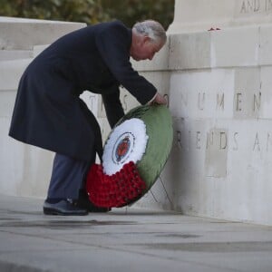 Le prince Charles a rendu hommage à tous les soldats de la garde galloise tués depuis la création du régiment en 1915, lors d'une cérémonie du souvenir à Londres le 13 novembre 2016 aux Wellington Barracks.