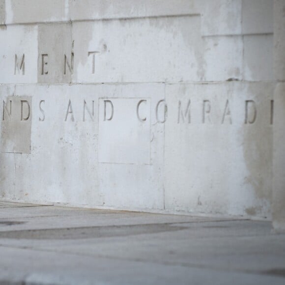 Le prince Charles a rendu hommage à tous les soldats de la garde galloise tués depuis la création du régiment en 1915, lors d'une cérémonie du souvenir à Londres le 13 novembre 2016 aux Wellington Barracks.