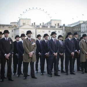 Le prince Charles a rendu hommage à tous les soldats de la garde galloise tués depuis la création du régiment en 1915, lors d'une cérémonie du souvenir à Londres le 13 novembre 2016 aux Wellington Barracks.