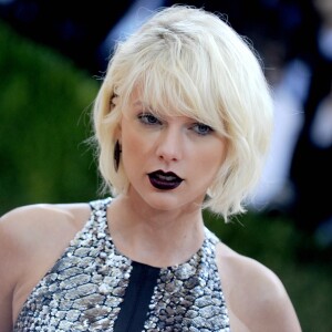 Taylor Swift à la Soirée Costume Institute Benefit Gala 2016 (Met Ball) sur le thème de "Manus x Machina" au Metropolitan Museum of Art à New York, le 2 mai 2016.