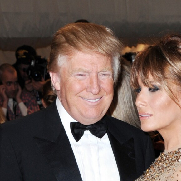 Donald Trump et sa femme Melania Trump à la soirée de gala Alexander McQueen: Savage Beauty Costume Institute au Metropolitan Museum of Art de New York, le 2 mai 2011.