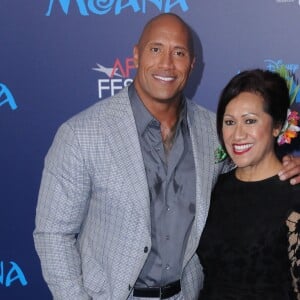 Dwayne Johnson et sa mère Ata Johnson à la première de ''Moana'' à Hollywood, le 14 novembre 2016 © Birdie Thompson/AdMedia via Zuma/Bestimage