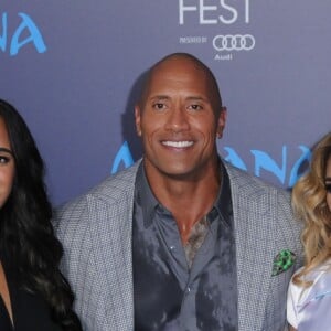 Simone Alexandra Johnson avec son père Dwayne Johnson et sa meilleure amie (BFF) Dinah Jane Hansen à la première de ''Moana'' à Hollywood, le 14 novembre 2016 © Birdie Thompson/AdMedia via Zuma/Bestimage