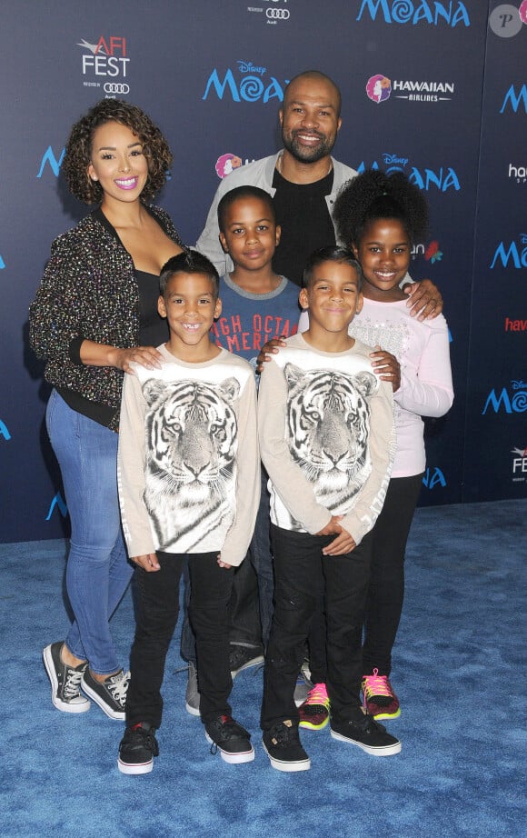 Gloria Govan , son mari et leurs enfants - Première du film "Moana" à Los Angeles le 14 novembre 2016