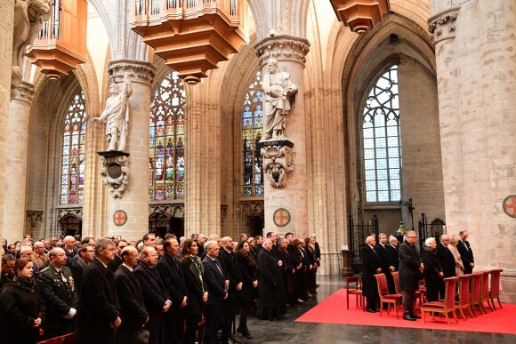 Illustration - La famille royale de Belgique à leur arrivée en la cathédrale Saints-Michel-et-Gudule de Bruxelles pour le Te Deum (Fête du Roi). Le 15 novembre 2016 15/11/2016 - Bruxelles