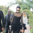 Kendall Jenner à Paris, le 2 octobre 2016 pendant la fashion week. Kendall Jenner sort du siège de Givenchy pour se rendre au défilé qui va avoir lieu au Jardin des Plantes.