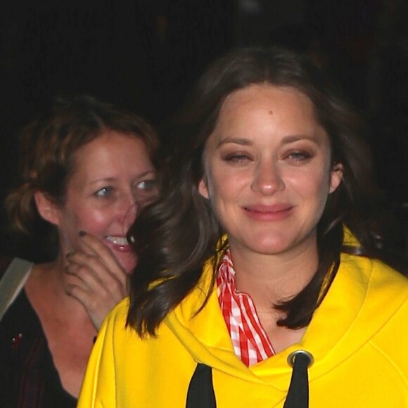 Marion Cotillard enceinte arrive à l'émission de Stephan Colbert à New York, le 16 novembre 2016