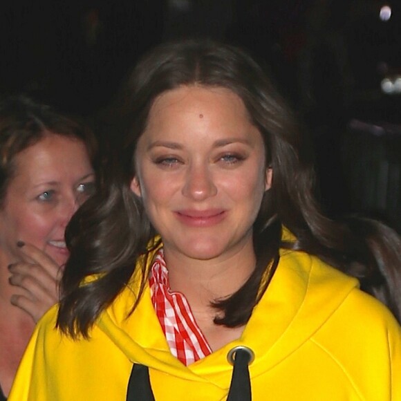 Marion Cotillard enceinte arrive à l'émission de Stephan Colbert à New York, le 16 novembre 2016