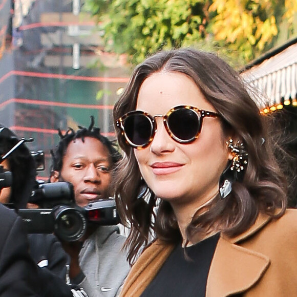 Marion Cotillard enceinte à la sortie de son hôtel dans le quartier de East Village à New York, le 16 novembre 2016