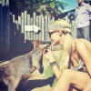 Paris Hilton en Australie, s'amuse avec un kangourou. Photo publiée sur Instagram le 15 novembre 2016