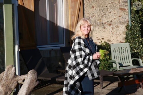 Exclusif - Mylène Demongeot a fêté son 81ème anniversaire en compagnie de Henry-Jean Servat, de la chanteuse Irène Roussel et de ses amis du Refuge, dans sa ferme en Mayenne, à Châtelain. Le 1er octobre 2016
