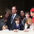  Raphaël, le fils de Charlotte Casiraghi et de son ex-compagnon Gad Elmaleh, assistait avec sa maman au dernier temps des célébrations de la Fête nationale monégasque le 19 novembre 2016, observant depuis les fenêtres du palais princier le défilé militaire avant la salut de la foule. © Bruno Bebert/Dominique Jacovides/Bestimage 