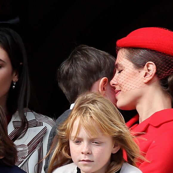 Raphaël, le fils de Charlotte Casiraghi et de Gad Elmaleh, assistait avec sa maman au dernier temps des célébrations de la Fête nationale monégasque le 19 novembre 2016, observant depuis les fenêtres du palais princier le défilé militaire avant la salut de la foule. © Bruno Bebert/Dominique Jacovides/Bestimage