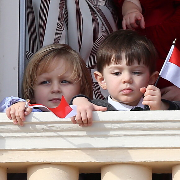 Raphaël, le fils de Charlotte Casiraghi et de Gad Elmaleh, assistait avec sa maman au dernier temps des célébrations de la Fête nationale monégasque le 19 novembre 2016, observant depuis les fenêtres du palais princier le défilé militaire avant la salut de la foule. © Bruno Bebert/Dominique Jacovides/Bestimage