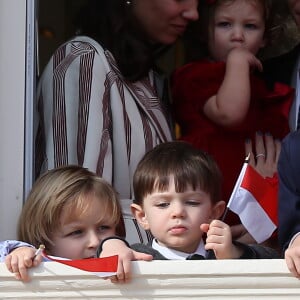 Raphaël, le fils de Charlotte Casiraghi et de Gad Elmaleh, assistait avec sa maman au dernier temps des célébrations de la Fête nationale monégasque le 19 novembre 2016, observant depuis les fenêtres du palais princier le défilé militaire avant la salut de la foule. © Bruno Bebert/Dominique Jacovides/Bestimage