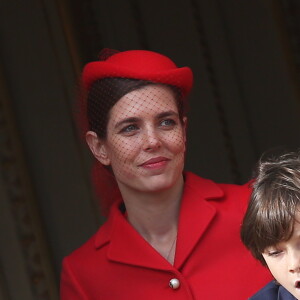 Raphaël, le fils de Charlotte Casiraghi et de Gad Elmaleh, assistait avec sa maman au dernier temps des célébrations de la Fête nationale monégasque le 19 novembre 2016, observant depuis les fenêtres du palais princier le défilé militaire avant la salut de la foule. © Bruno Bebert/Dominique Jacovides/Bestimage