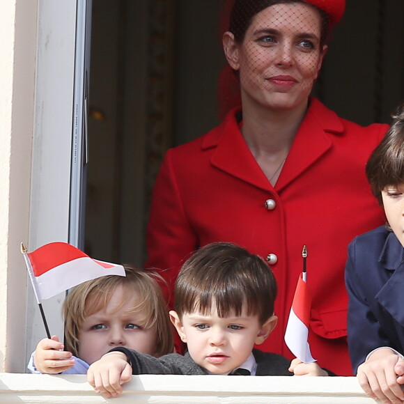 Raphaël, le fils de Charlotte Casiraghi et de Gad Elmaleh, assistait avec sa maman au dernier temps des célébrations de la Fête nationale monégasque le 19 novembre 2016, observant depuis les fenêtres du palais princier le défilé militaire avant la salut de la foule. © Bruno Bebert/Dominique Jacovides/Bestimage