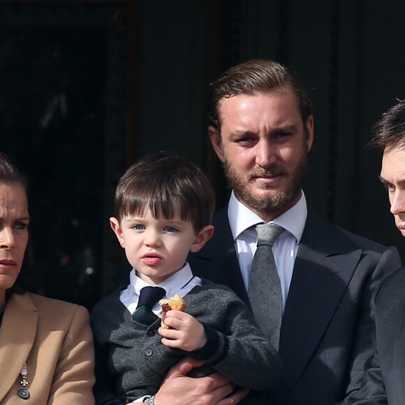 Raphaël, le fils de Charlotte Casiraghi et de Gad Elmaleh, assistait avec sa maman au dernier temps des célébrations de la Fête nationale monégasque le 19 novembre 2016, observant depuis les fenêtres du palais princier le défilé militaire avant la salut de la foule. © Bruno Bebert/Dominique Jacovides/Bestimage