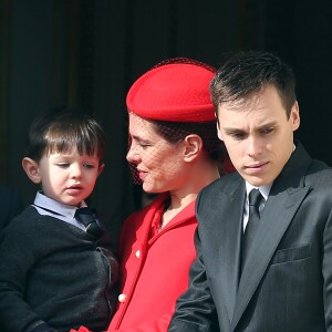 Raphaël, le fils de Charlotte Casiraghi et de Gad Elmaleh, assistait avec sa maman au dernier temps des célébrations de la Fête nationale monégasque le 19 novembre 2016, observant depuis les fenêtres du palais princier le défilé militaire avant la salut de la foule. © Bruno Bebert/Dominique Jacovides/Bestimage