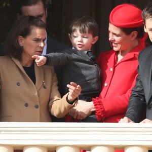 Raphaël, le fils de Charlotte Casiraghi et de Gad Elmaleh, assistait avec sa maman et toute la famille princière (ici, la princesse Stéphanie de Monaco et son fils Louis Ducruet) au dernier temps des célébrations de la Fête nationale monégasque le 19 novembre 2016, observant depuis les fenêtres du palais princier le défilé militaire avant la salut de la foule. © Bruno Bebert/Dominique Jacovides/Bestimage