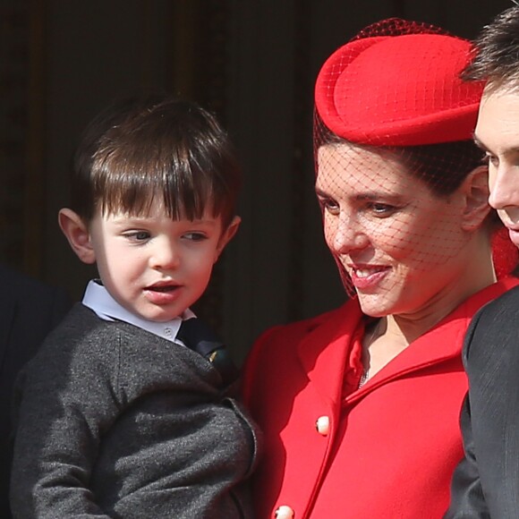 Raphaël, le fils de Charlotte Casiraghi et de Gad Elmaleh, assistait avec sa maman au dernier temps des célébrations de la Fête nationale monégasque le 19 novembre 2016, observant depuis les fenêtres du palais princier le défilé militaire avant la salut de la foule. © Bruno Bebert/Dominique Jacovides/Bestimage