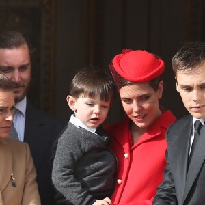 Raphaël, le fils de Charlotte Casiraghi et de Gad Elmaleh, assistait avec sa maman et toute la famille princière (ici, la princesse Stéphanie de Monaco et son fils Louis Ducruet) au dernier temps des célébrations de la Fête nationale monégasque le 19 novembre 2016, observant depuis les fenêtres du palais princier le défilé militaire avant la salut de la foule. © Bruno Bebert/Dominique Jacovides/Bestimage