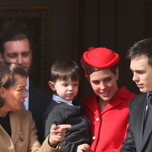 Raphaël, le fils de Charlotte Casiraghi et de Gad Elmaleh, assistait avec sa maman et toute la famille princière (ici, la princesse Stéphanie de Monaco et son fils Louis Ducruet) au dernier temps des célébrations de la Fête nationale monégasque le 19 novembre 2016, observant depuis les fenêtres du palais princier le défilé militaire avant la salut de la foule. © Bruno Bebert/Dominique Jacovides/Bestimage