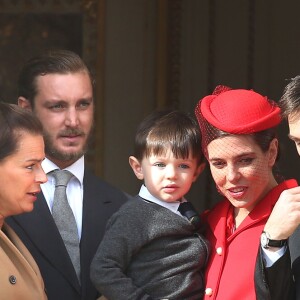 Raphaël, le fils de Charlotte Casiraghi et de Gad Elmaleh, assistait avec sa maman et toute la famille princière (ici, la princesse Stéphanie de Monaco et son fils Louis Ducruet) au dernier temps des célébrations de la Fête nationale monégasque le 19 novembre 2016, observant depuis les fenêtres du palais princier le défilé militaire avant la salut de la foule. © Bruno Bebert/Dominique Jacovides/Bestimage