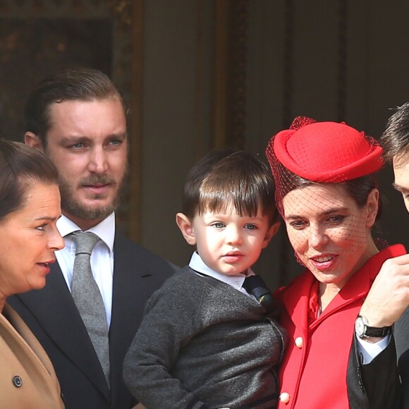 Raphaël, le fils de Charlotte Casiraghi et de Gad Elmaleh, assistait avec sa maman et toute la famille princière (ici, la princesse Stéphanie de Monaco et son fils Louis Ducruet) au dernier temps des célébrations de la Fête nationale monégasque le 19 novembre 2016, observant depuis les fenêtres du palais princier le défilé militaire avant la salut de la foule. © Bruno Bebert/Dominique Jacovides/Bestimage