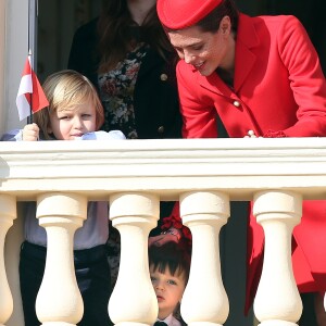 Raphaël, le fils de Charlotte Casiraghi et de Gad Elmaleh, assistait avec sa maman (et, ici, son cousin Sacha) au dernier temps des célébrations de la Fête nationale monégasque le 19 novembre 2016, observant depuis les fenêtres du palais princier le défilé militaire avant la salut de la foule. © Bruno Bebert/Dominique Jacovides/Bestimage