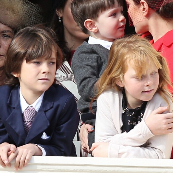 Raphaël, le fils de Charlotte Casiraghi et de Gad Elmaleh, assistait avec sa maman et la famille princière au dernier temps des célébrations de la Fête nationale monégasque le 19 novembre 2016, observant depuis les fenêtres du palais princier le défilé militaire avant la salut de la foule. © Bruno Bebert/Dominique Jacovides/Bestimage