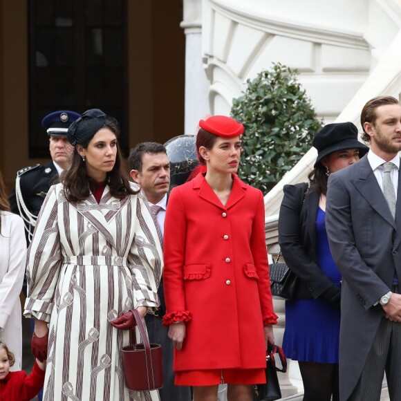 La famille princière rassemblée dans la cour d'honneur du palais pour la prise d'armes au matin de la Fête nationale monégasque le 19 novembre 2016. Petits-enfants de la princesse Caroline de Hanovre, Sacha et India Casiraghi étaient déjà là ; leur cousin Raphaël, fils de Charlotte Casiraghi et de son ex-compagnon Gad Elmaleh, n'allait quant à lui apparaître que deux heures plus tard aux fenêtres du palais. © Olivier Huitel / Crystal Pictures / Pool Restreint Monaco / Bestimage