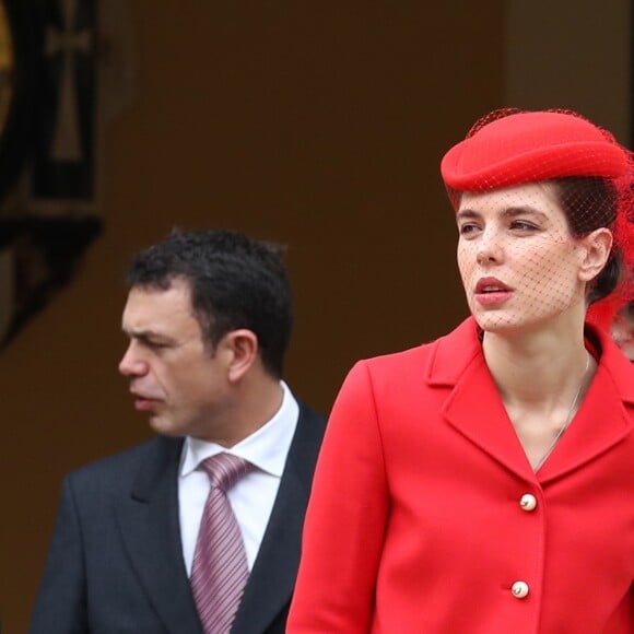 Charlotte Casiraghi, superbe en tailleur rouge, lors des célébrations de la Fête nationale monégasque le 19 novembre 2016. Son fils Raphaël est apparu avec elle aux fenêtres du palais lors de la parade militaire finale. © Olivier Huitel / Crystal Pictures / Pool Restreint Monaco / Bestimage