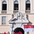 La famille princière de Monaco aux fenêtres du palais princier le 19 novembre 2016 lors des célébrations de la Fête nationale monégasque. © Bruno Bebert/Dominique Jacovides/Bestimage