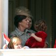 La princesse Caroline de Hanovre avec ses petits-enfants Sacha et India Casiraghi aux fenêtres du palais princier le 19 novembre 2016 lors des célébrations de la Fête nationale monégasque. © Bruno Bebert/Dominique Jacovides/Bestimage